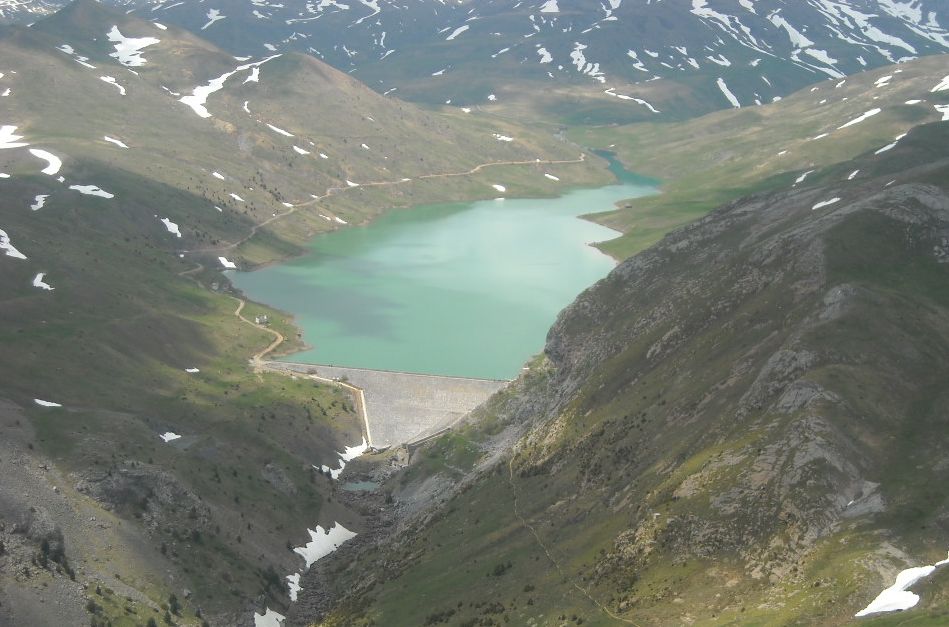 Posibles cambios climáticos debidos a los embalses construidos en las cabeceras de los ríos de montaña